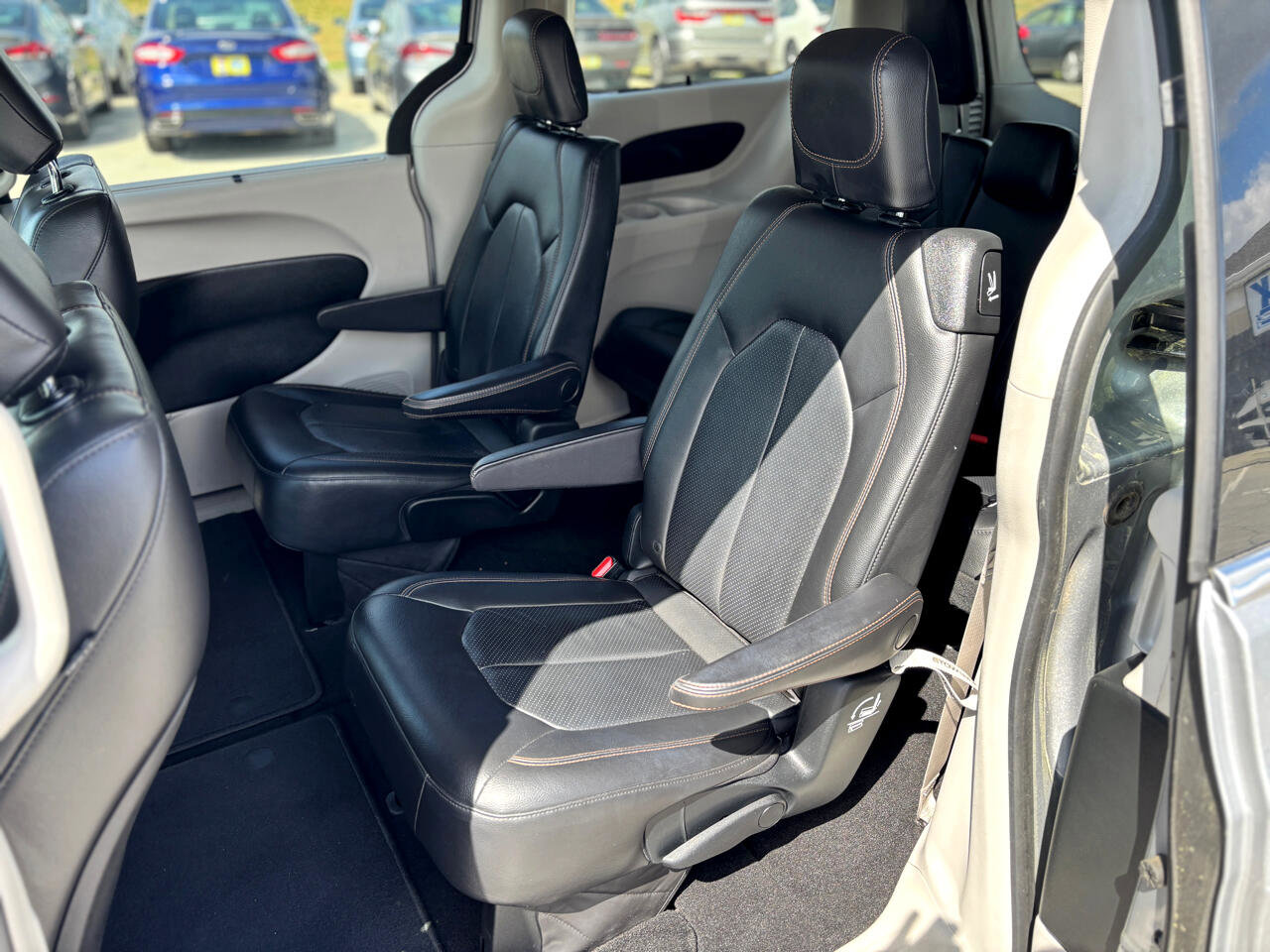 Used 2018 Chrysler Pacifica Touring-L image 20
