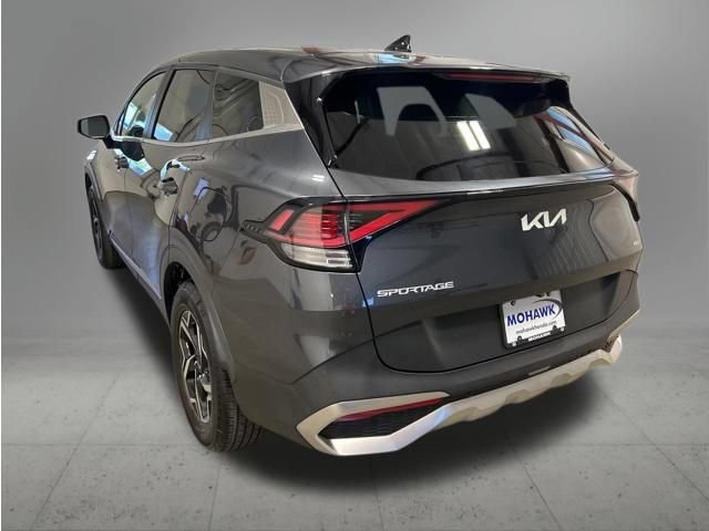 Used 2023 Kia Sportage LX AWD/4WD image 3
