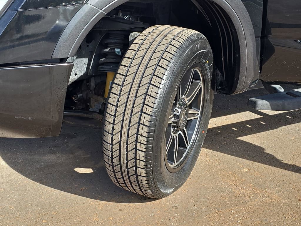 Used 2021 Nissan Titan PRO-4X w/ Pro-4x Convenience Package image 37