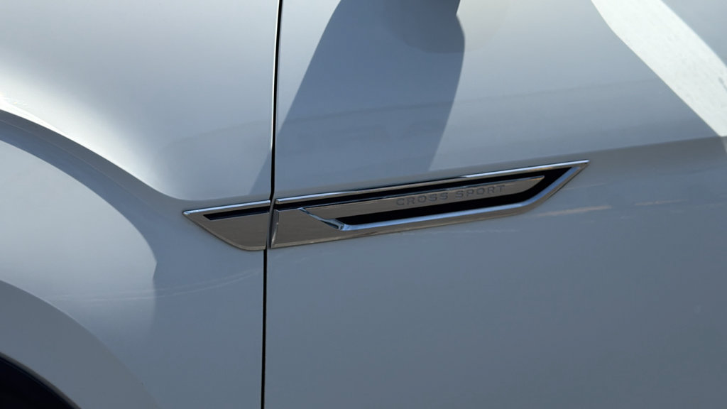 Used 2020 Volkswagen Atlas Cross Sport SE w/ Panoramic Sunroof Package FWD image 11