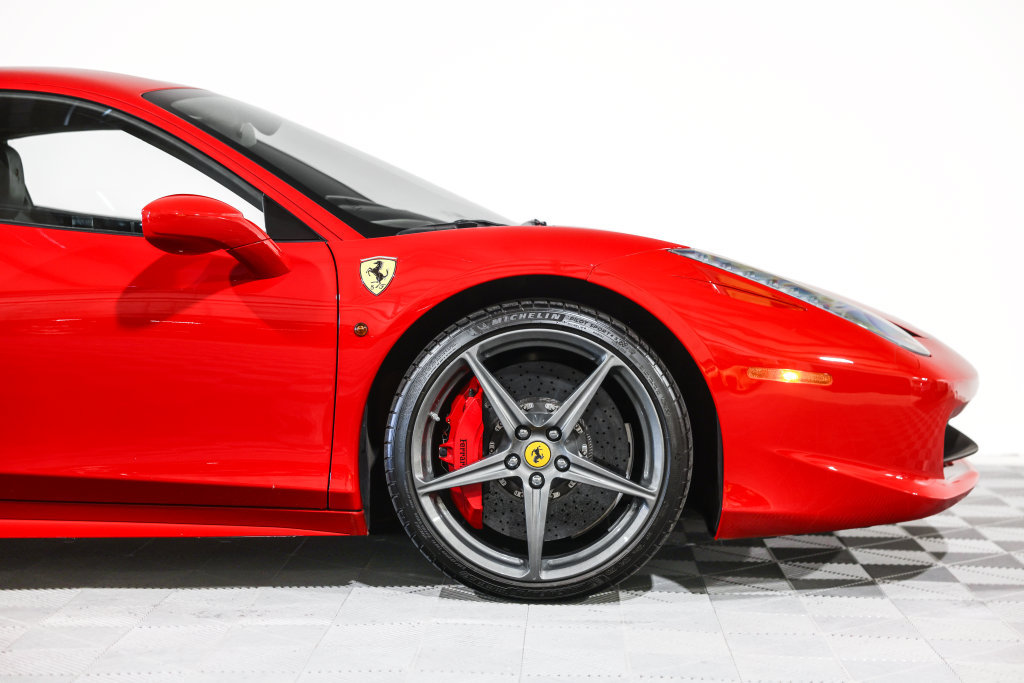 Used 2014 Ferrari 458 Italia Coupe RWD image 3