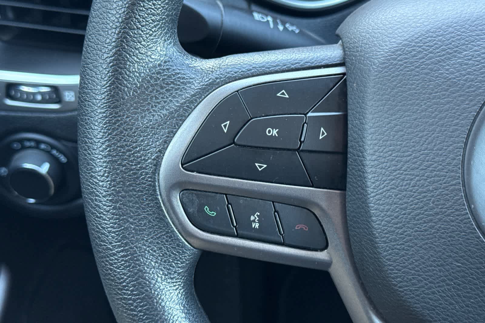 Used 2021 Jeep Cherokee Latitude FWD image 24
