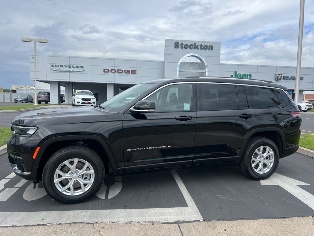 Used 2023 Jeep Grand Cherokee L Limited w/ Trailer Tow Group (B) AWD/4WD image 3