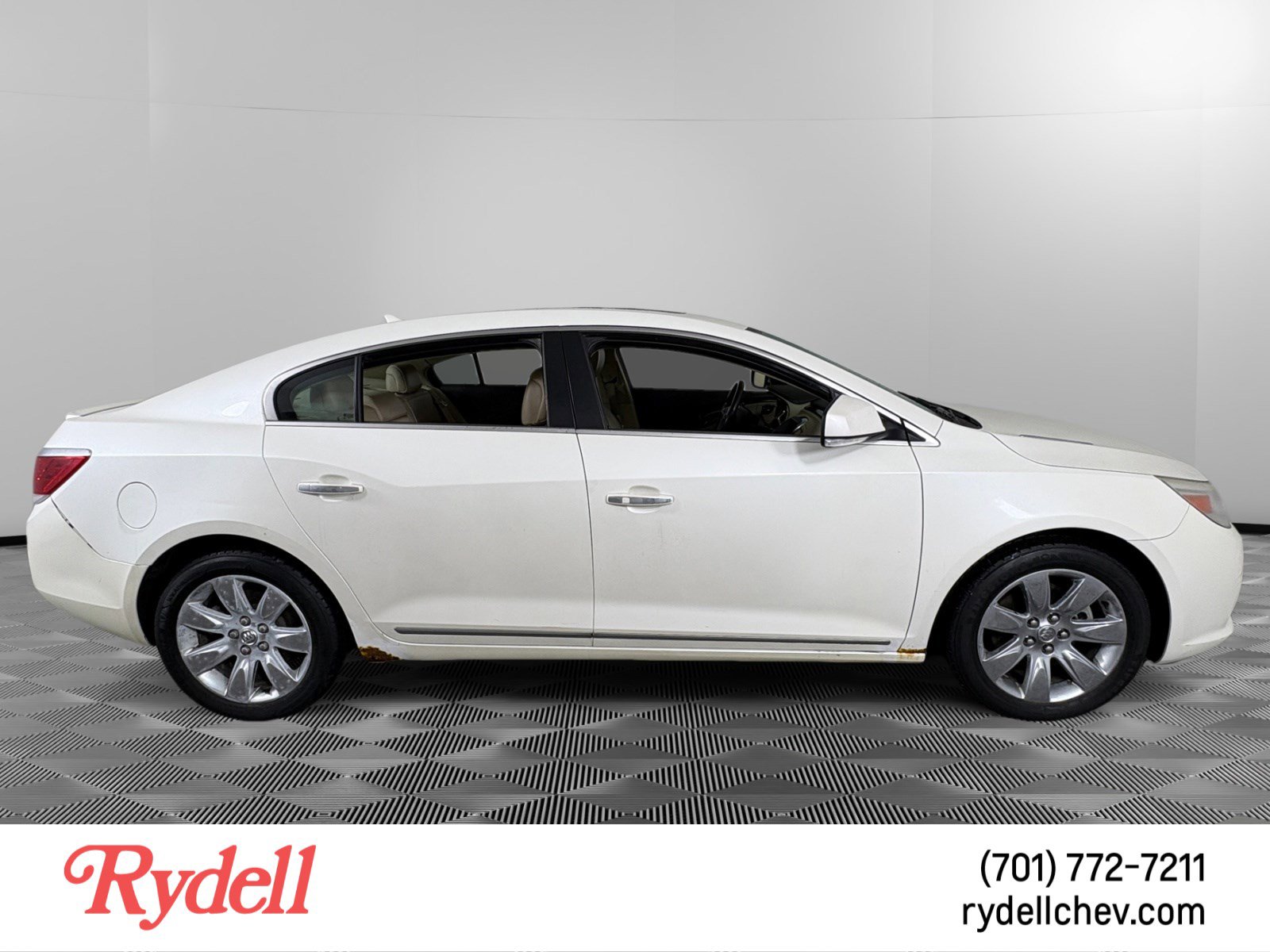 Used 2011 Buick LaCrosse CXL w/ Driver Confidence Package image 6