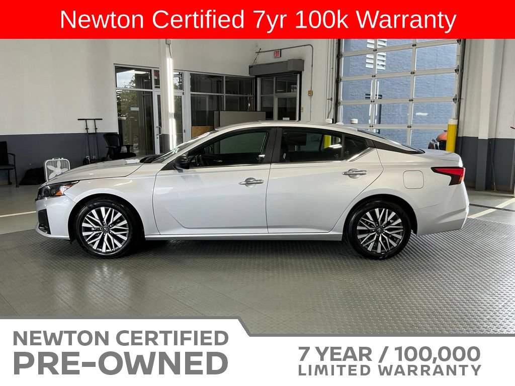 Used 2025 Nissan Altima 2.5 SV FWD image 3