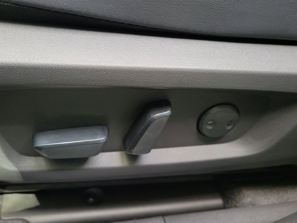 New 2025 Mitsubishi Outlander SE image 11