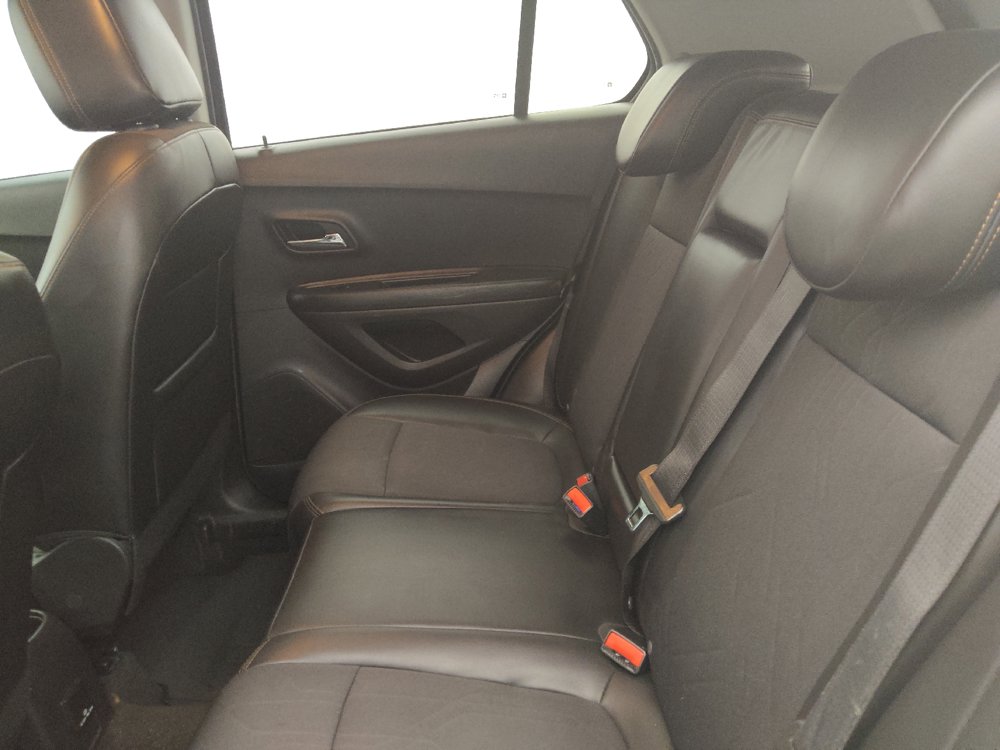 Used 2022 Chevrolet Trax LT w/ Sport Edition FWD image 18