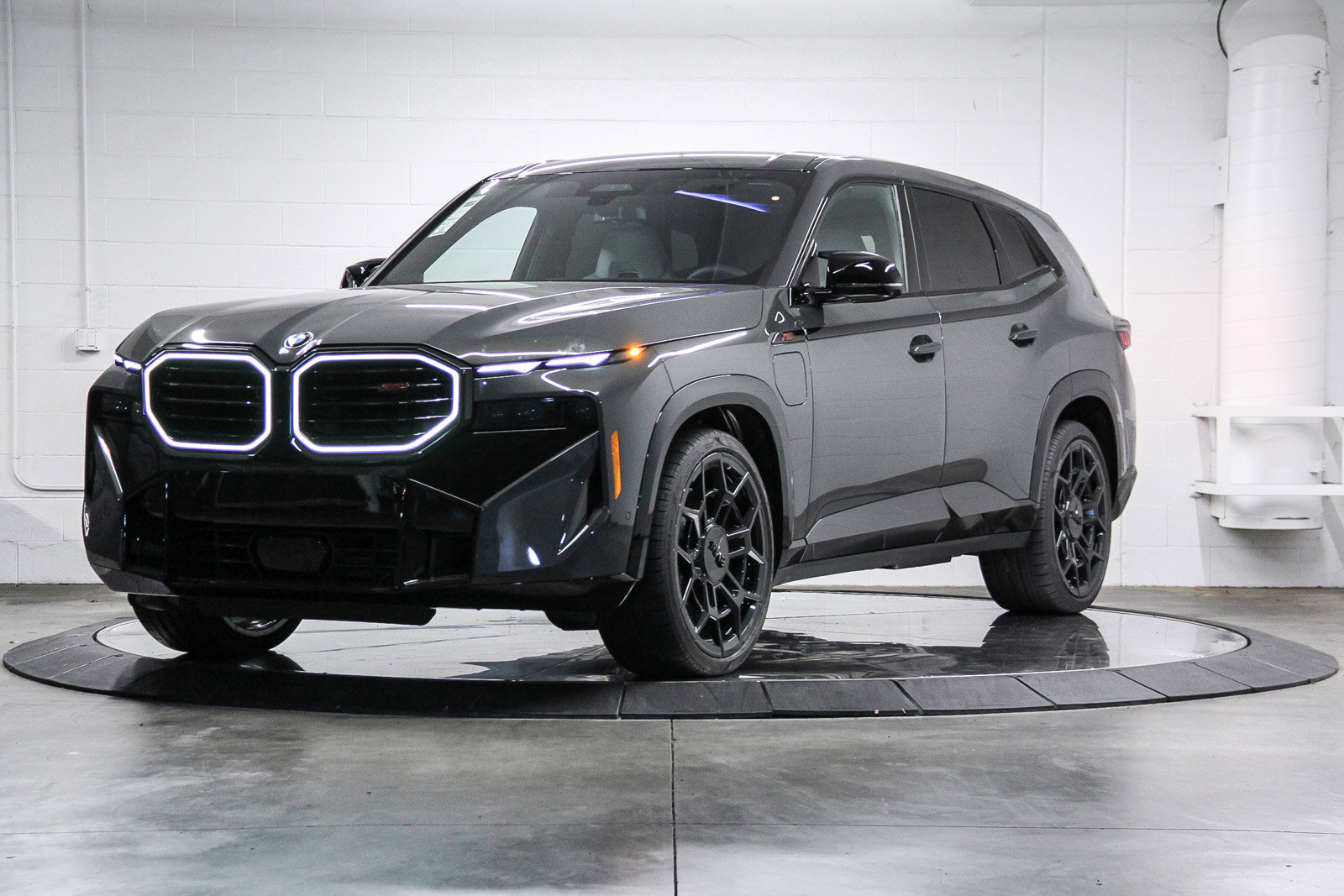 New 2026 BMW XM Label Red image 3