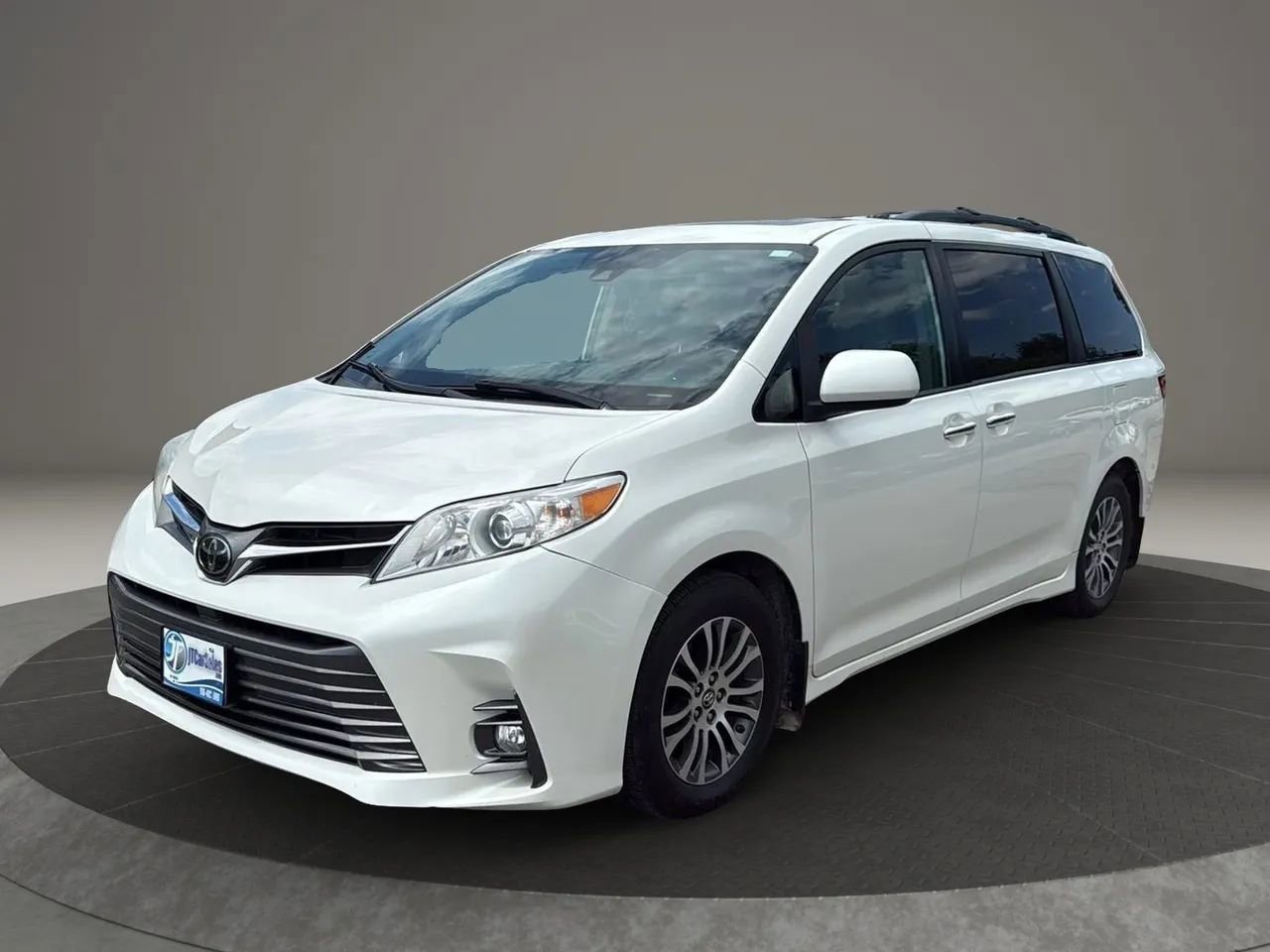 Used 2019 Toyota Sienna XLE image 18