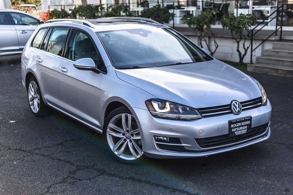 Used 2017 Volkswagen Golf SEL image 2