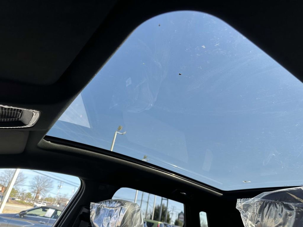 New 2025 Cadillac Lyriq Luxury image 17