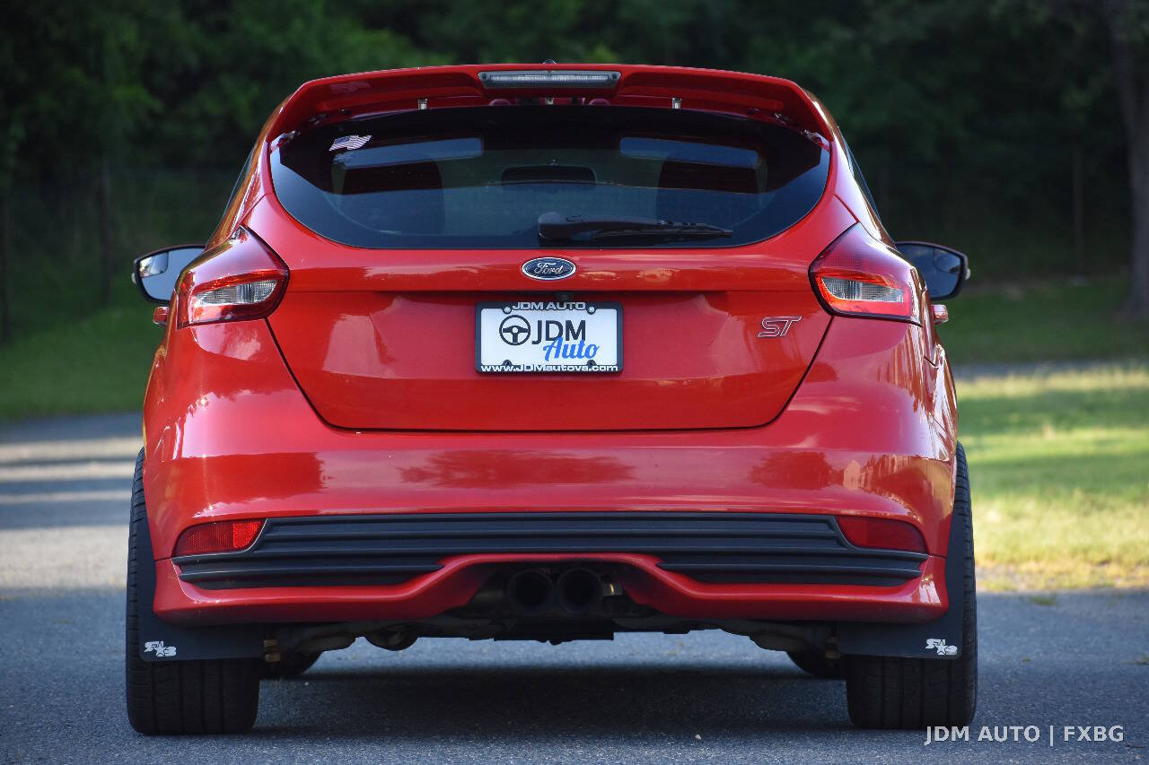 Used 2017 Ford Focus ST FWD image 6