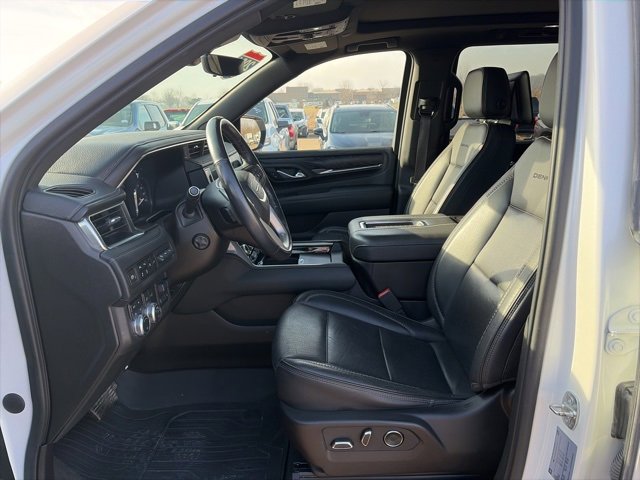 Used 2021 GMC Yukon XL Denali w/ Denali Ultimate Package image 12
