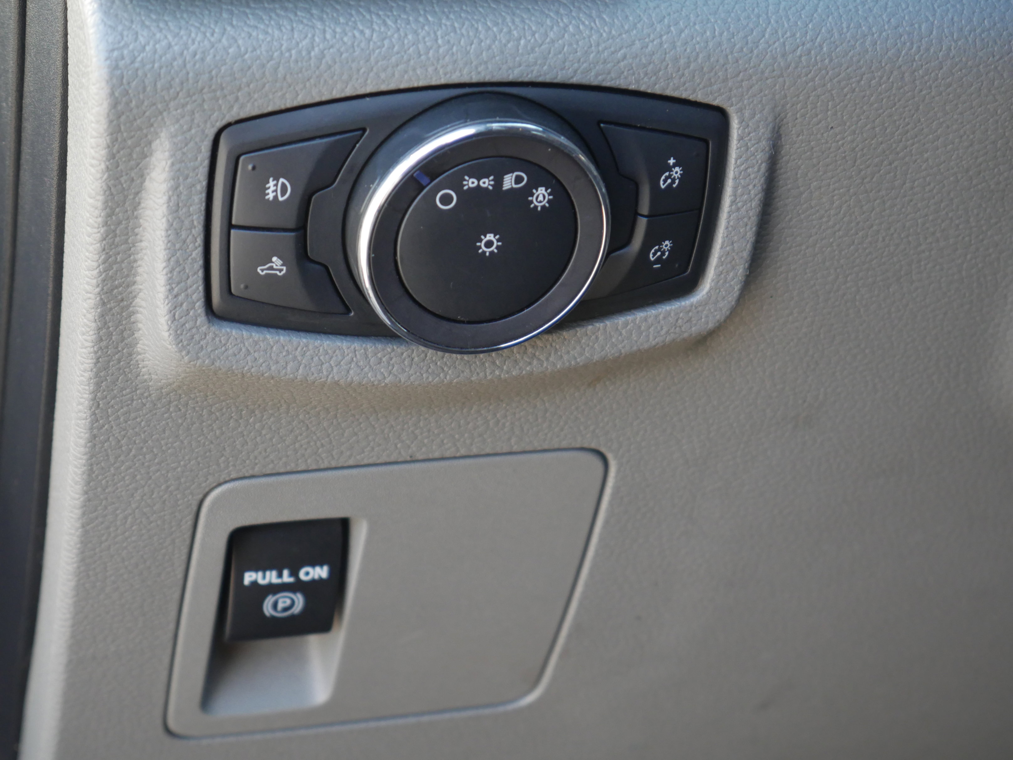 Used 2018 Ford F150 XL w/ Equipment Group 101A Mid AWD/4WD image 5