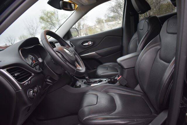 Used 2019 Jeep Cherokee Limited w/ Luxury Group AWD/4WD image 29