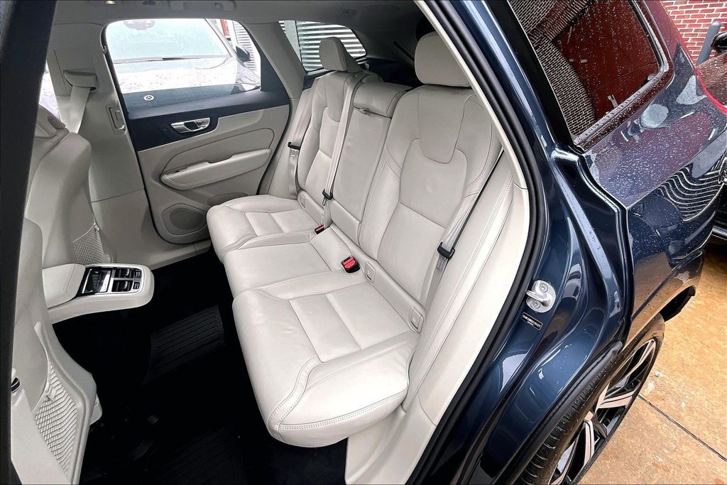 Certified 2025 Volvo XC60 B5 Ultra w/ Protection Package Premier AWD/4WD image 35