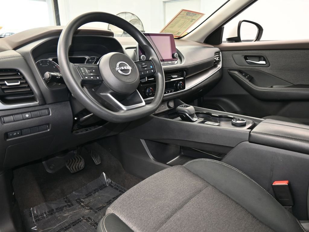Used 2023 Nissan Rogue SV image 13