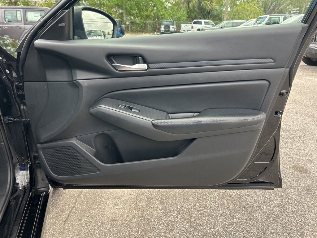 Used 2024 Nissan Altima 2.5 SV image 23