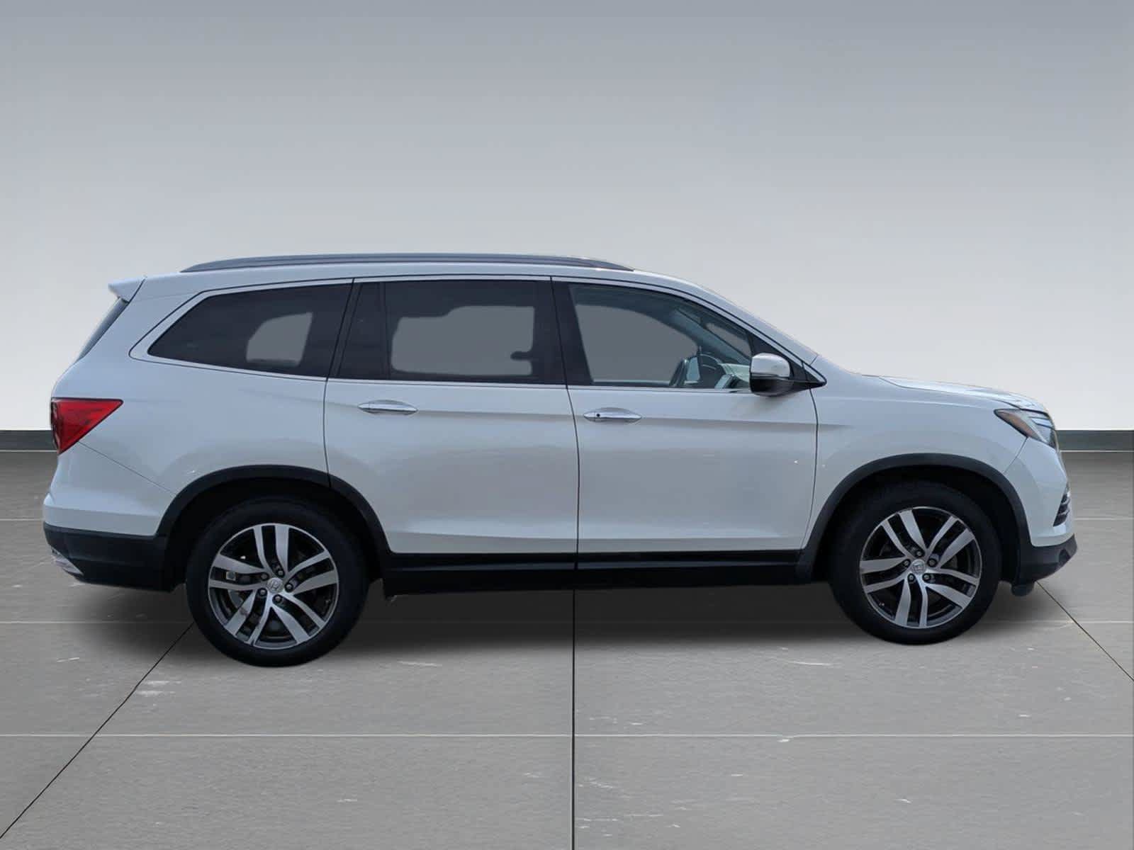 Used 2017 Honda Pilot Elite image 6