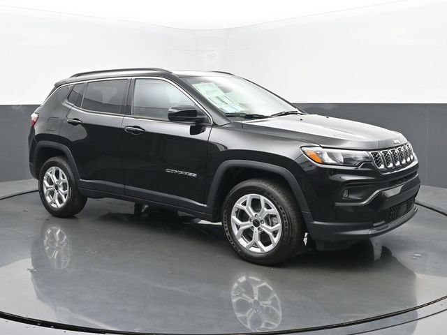 New 2025 Jeep Compass Latitude w/ Sun & Sound Group AWD/4WD image 7