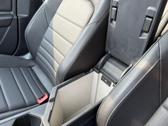 Used 2024 Volkswagen Jetta SE FWD image 39