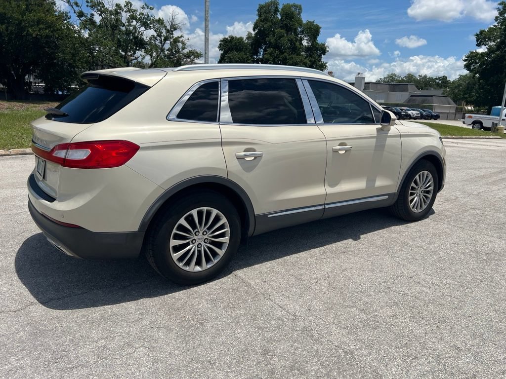 Used 2016 Lincoln MKX Select w/ Select Plus Package FWD image 3