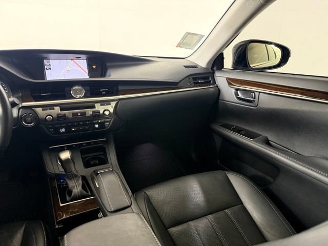 Used 2018 Lexus ES 350 w/ Luxury Package w/Wood Trim FWD image 32