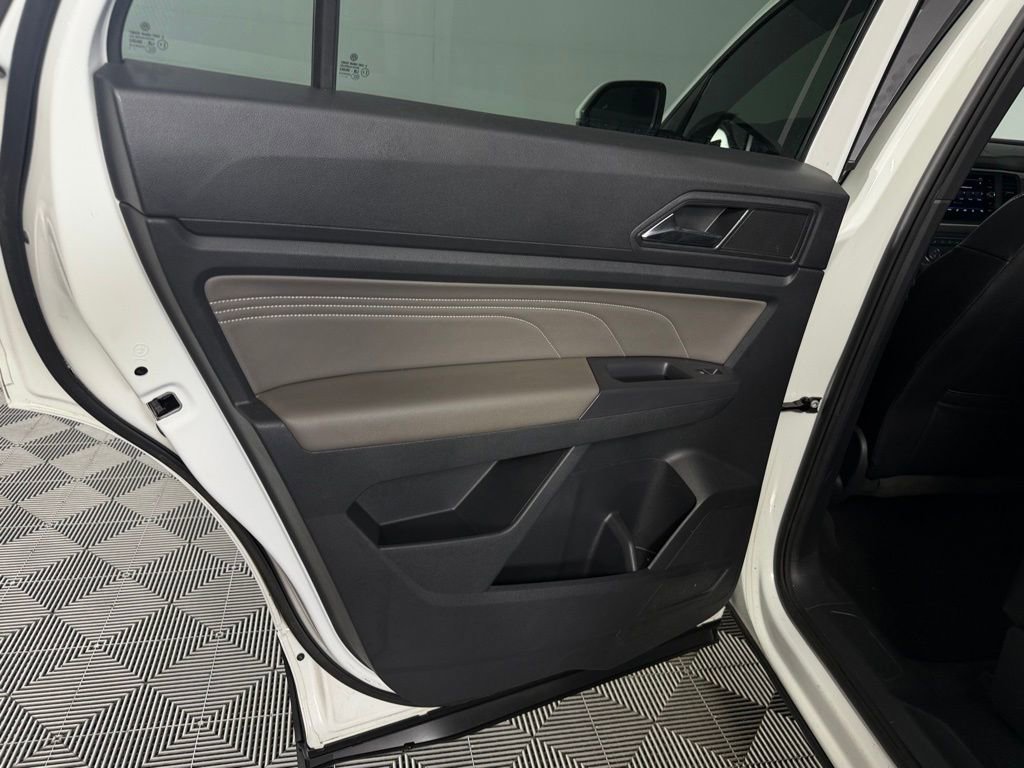 Used 2021 Volkswagen Atlas Cross Sport SE w/ 20" Black Wheels Package FWD image 26