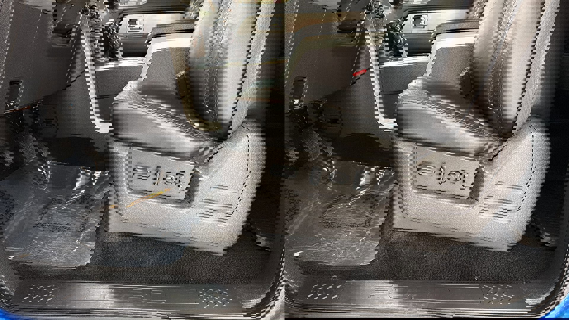 Used 2012 Ford F150 Raptor w/ Raptor Luxury Pkg image 19