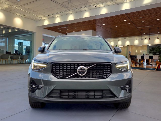 New 2026 Volvo XC40 B5 Plus w/ Protection Package Premier AWD/4WD image 6