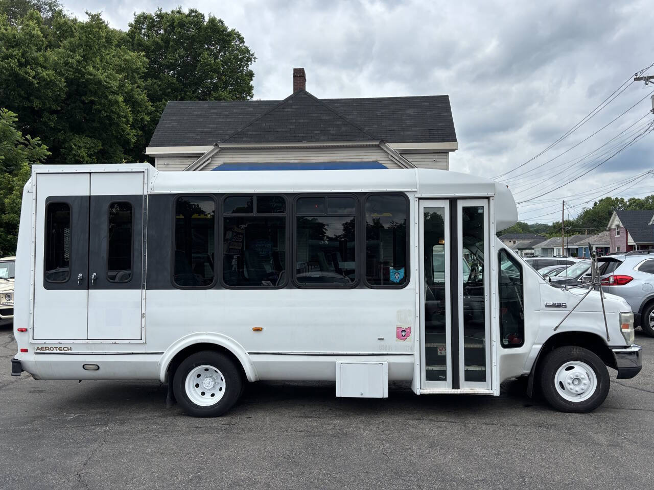 Used 2009 Ford E-450 and Econoline 450 RWD image 1
