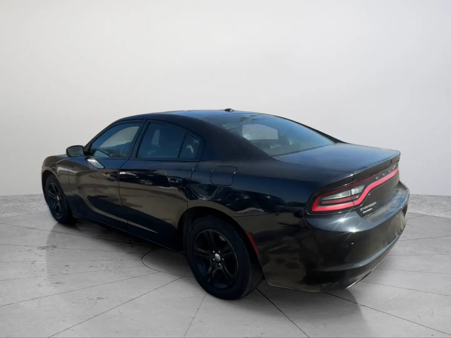 Used 2019 Dodge Charger SXT w/ Leather Interior Group image 3