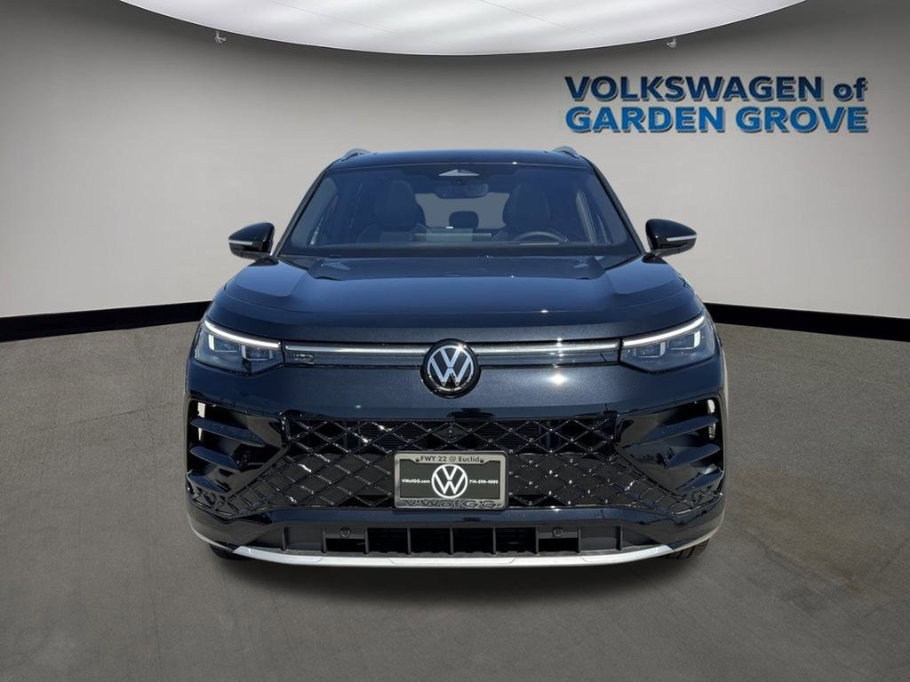 New 2025 Volkswagen Tiguan SEL R-Line image 2