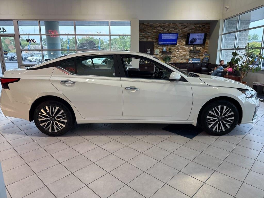Used 2023 Nissan Altima 2.5 SV AWD/4WD image 16
