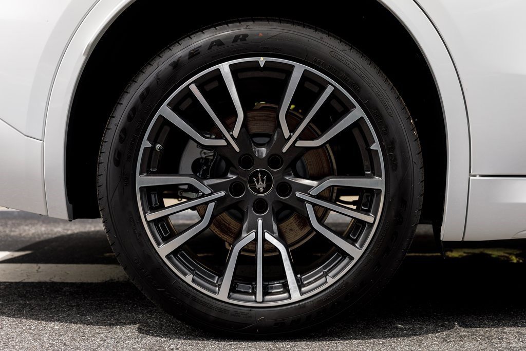 New 2025 Maserati Grecale GT image 14
