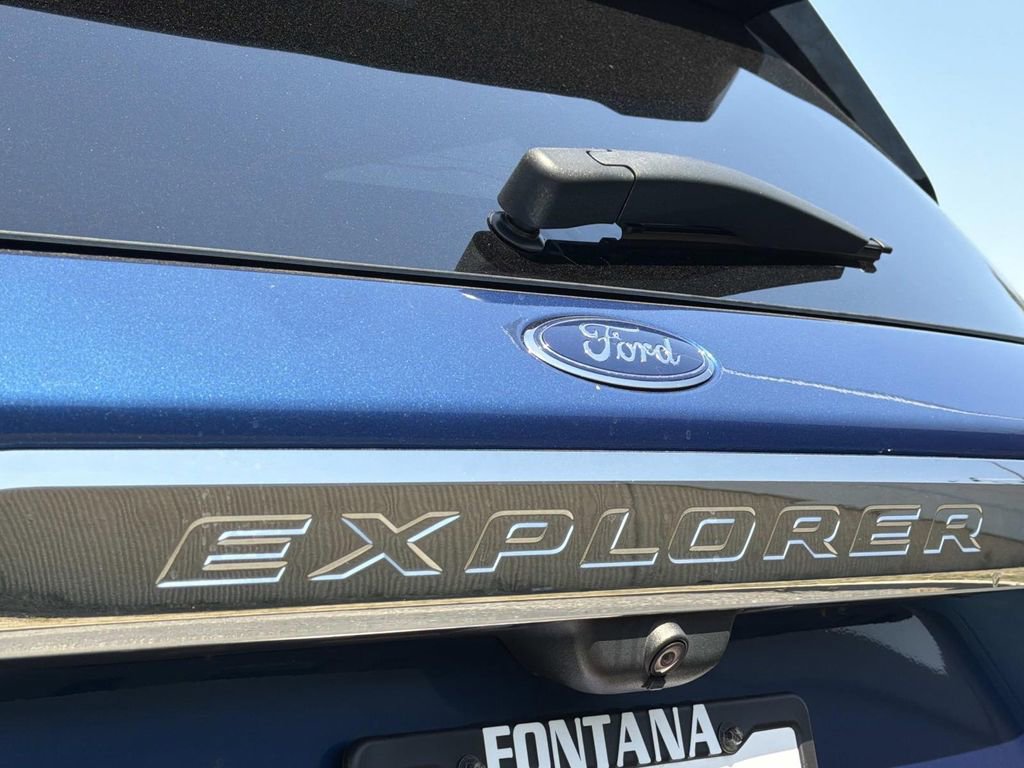 Used 2021 Ford Explorer XLT RWD image 9