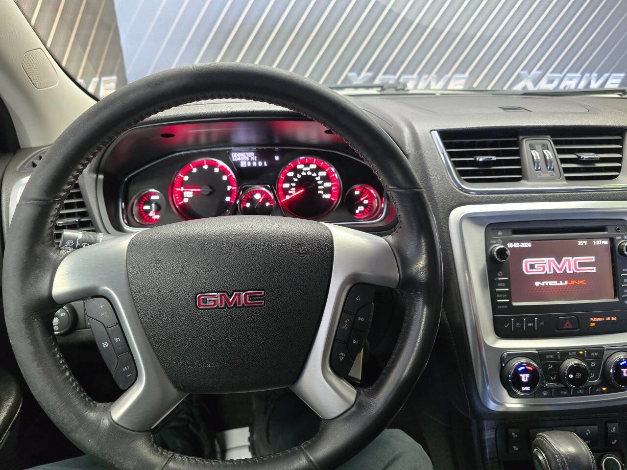Used 2015 GMC Acadia SLT image 17