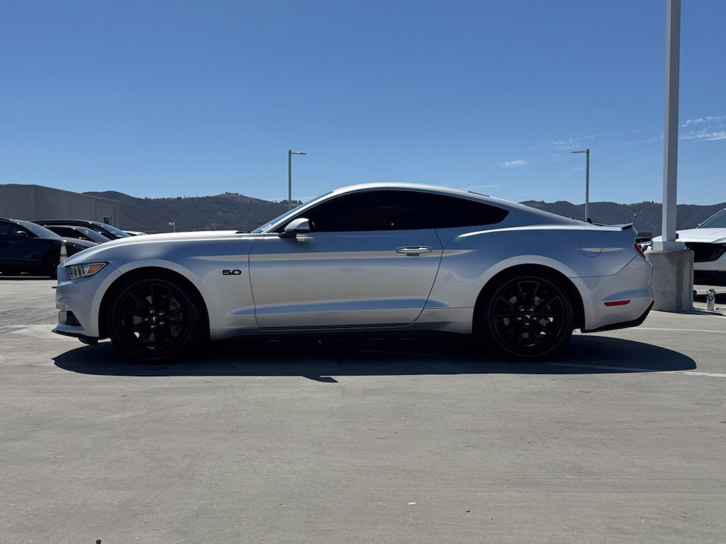 Used 2017 Ford Mustang GT Premium w/ Black Accent Package RWD image 7