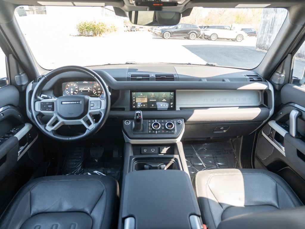 Used 2022 Land Rover Defender 110 X-Dynamic SE AWD/4WD image 17
