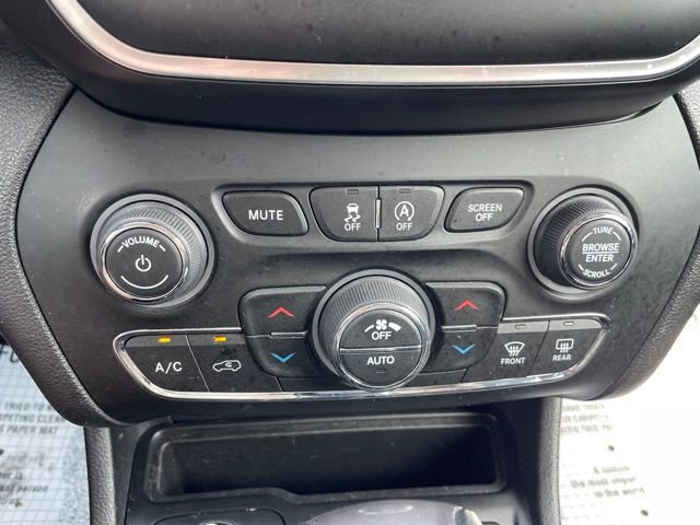 Used 2019 Jeep Cherokee Latitude Plus w/ Comfort/Convenience Group image 22