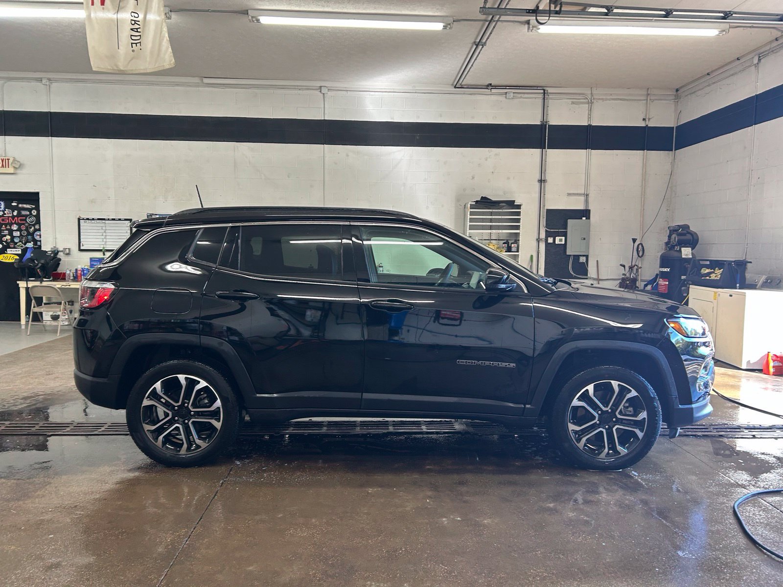 Certified 2024 Jeep Compass Limited AWD/4WD image 8