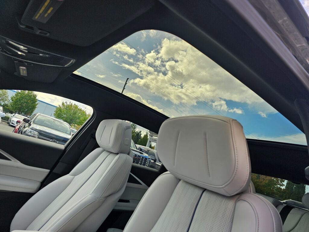 New 2026 Cadillac Lyriq Luxury image 27