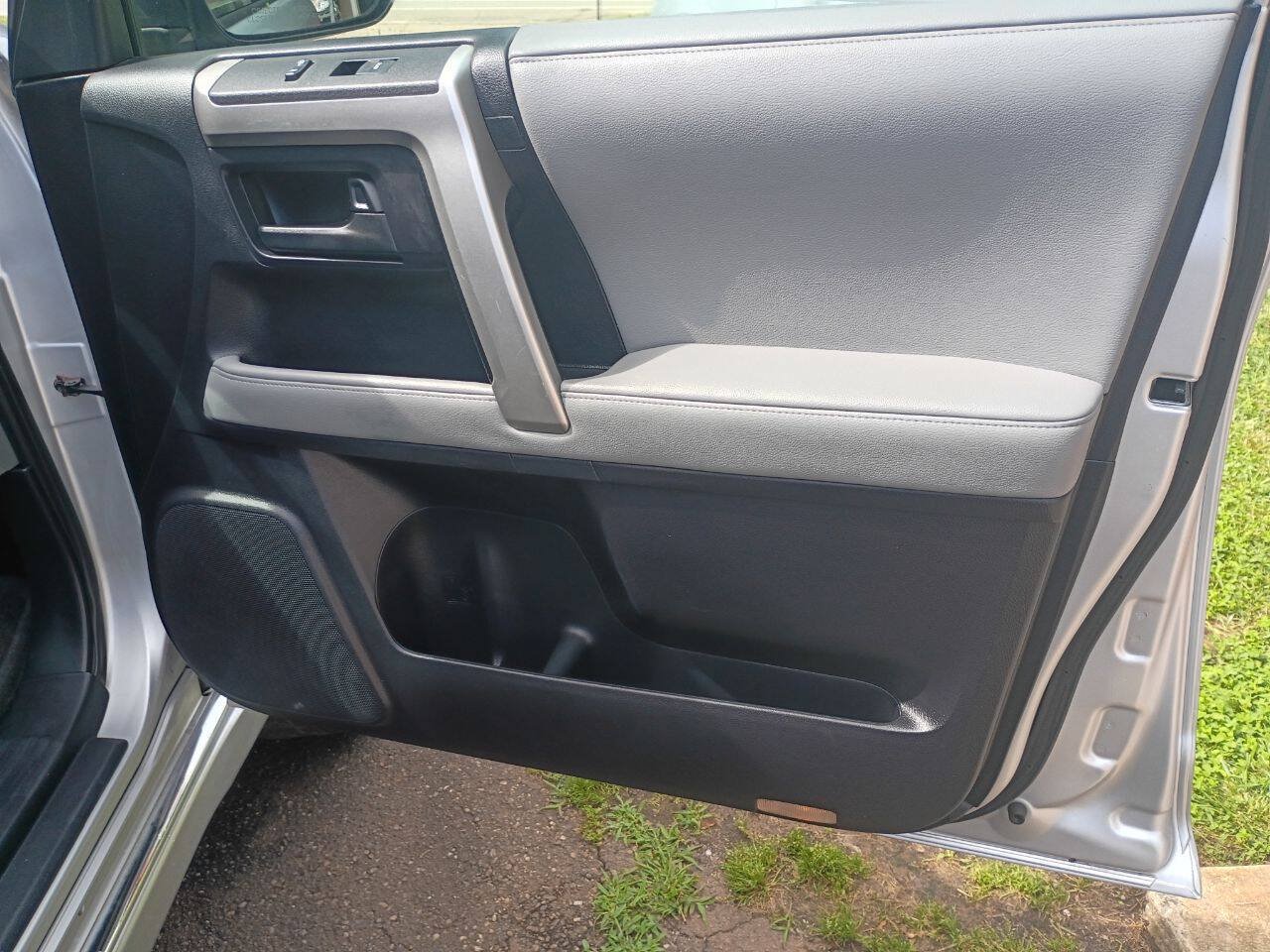Used 2010 Toyota 4Runner SR5 w/ Premium Pkg w/Leather AWD/4WD image 10