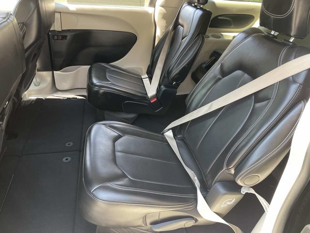 Used 2024 Chrysler Pacifica Touring-L FWD image 17