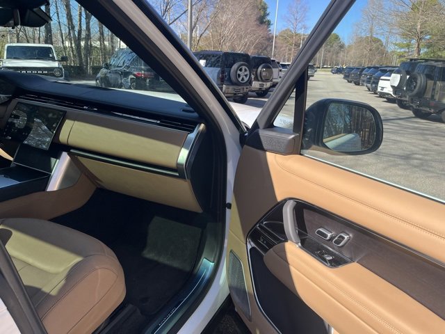 Certified 2025 Land Rover Range Rover Long Wheelbase Autobiography image 10