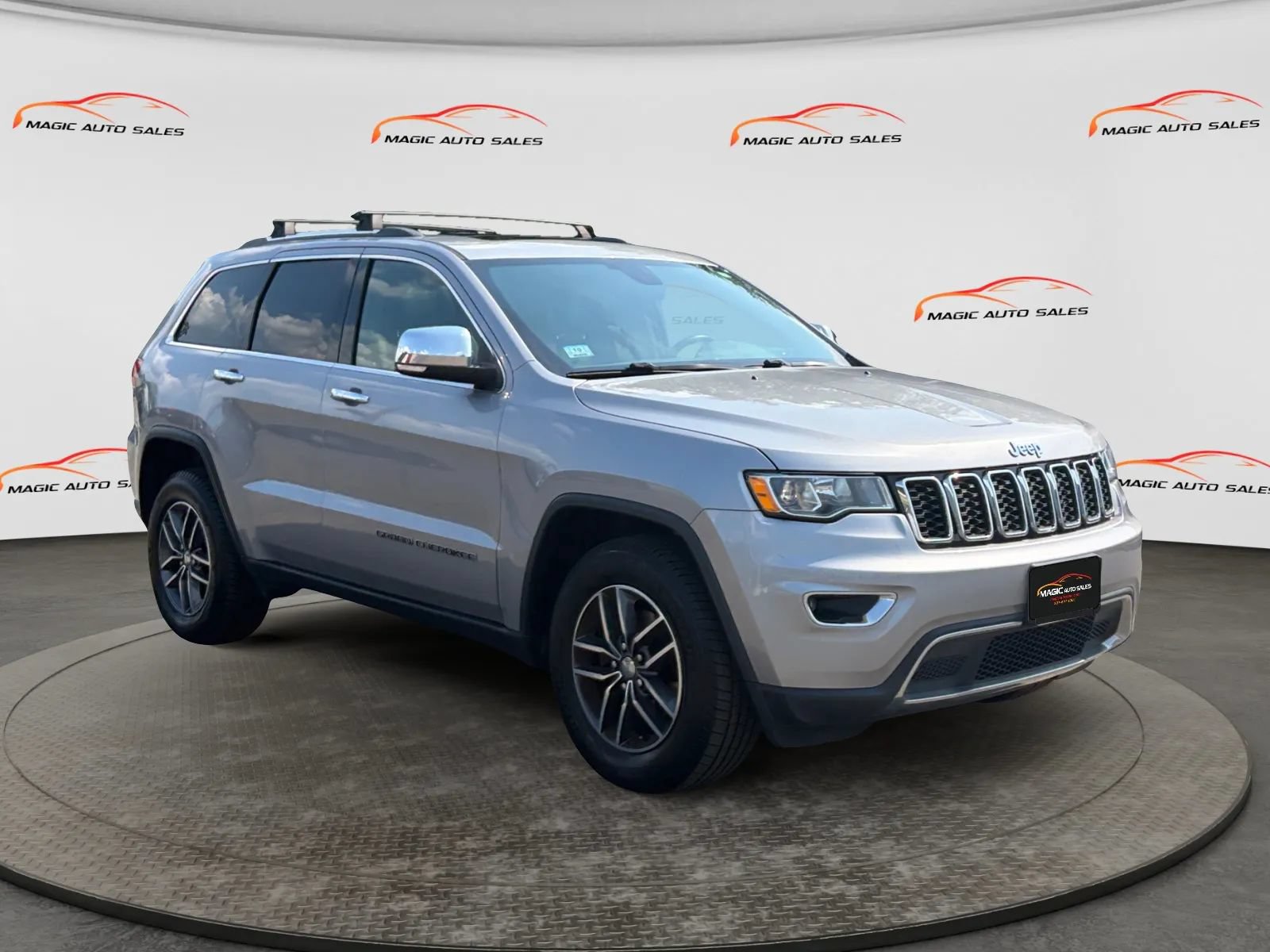 Used 2018 Jeep Grand Cherokee Limited AWD/4WD image 5