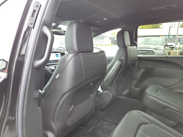 New 2026 Chrysler Pacifica Select FWD image 21