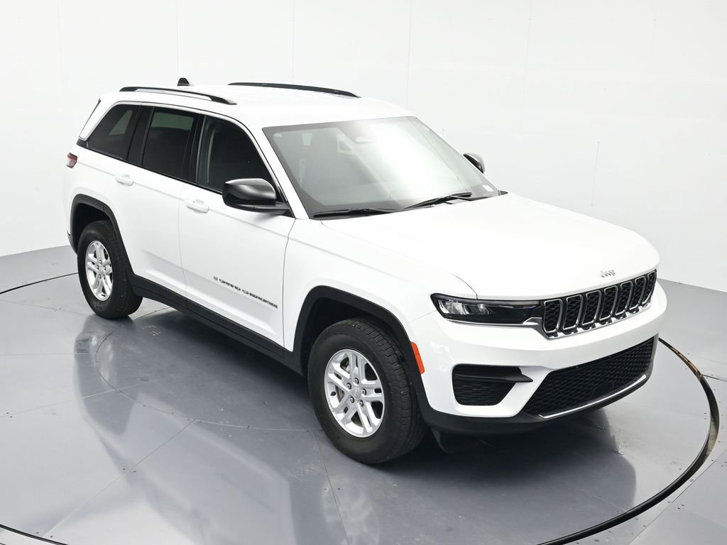 Used 2023 Jeep Grand Cherokee Laredo RWD image 29
