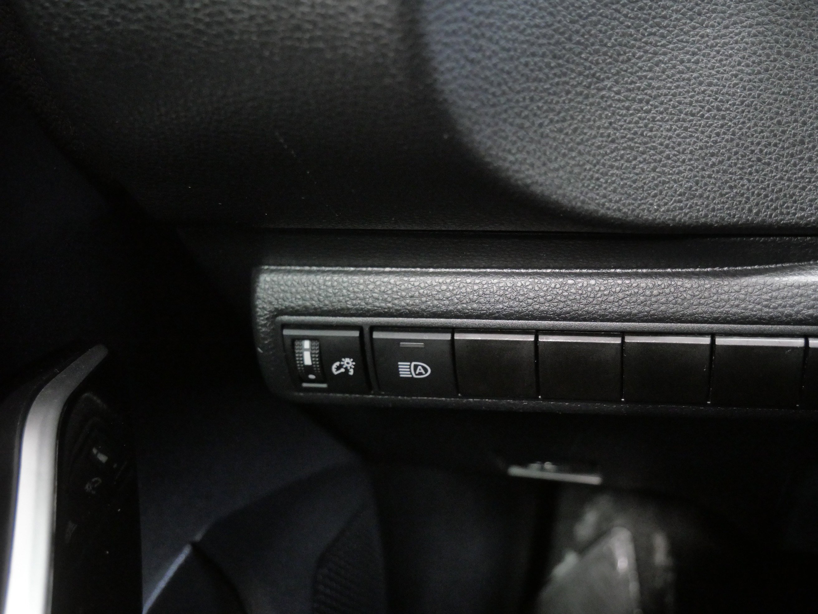 Certified 2021 Toyota Corolla XSE image 27