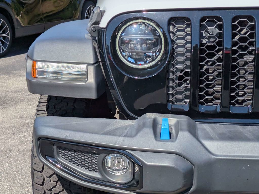 Used 2023 Jeep Wrangler Unlimited w/ Sun & Screen Package AWD/4WD image 10